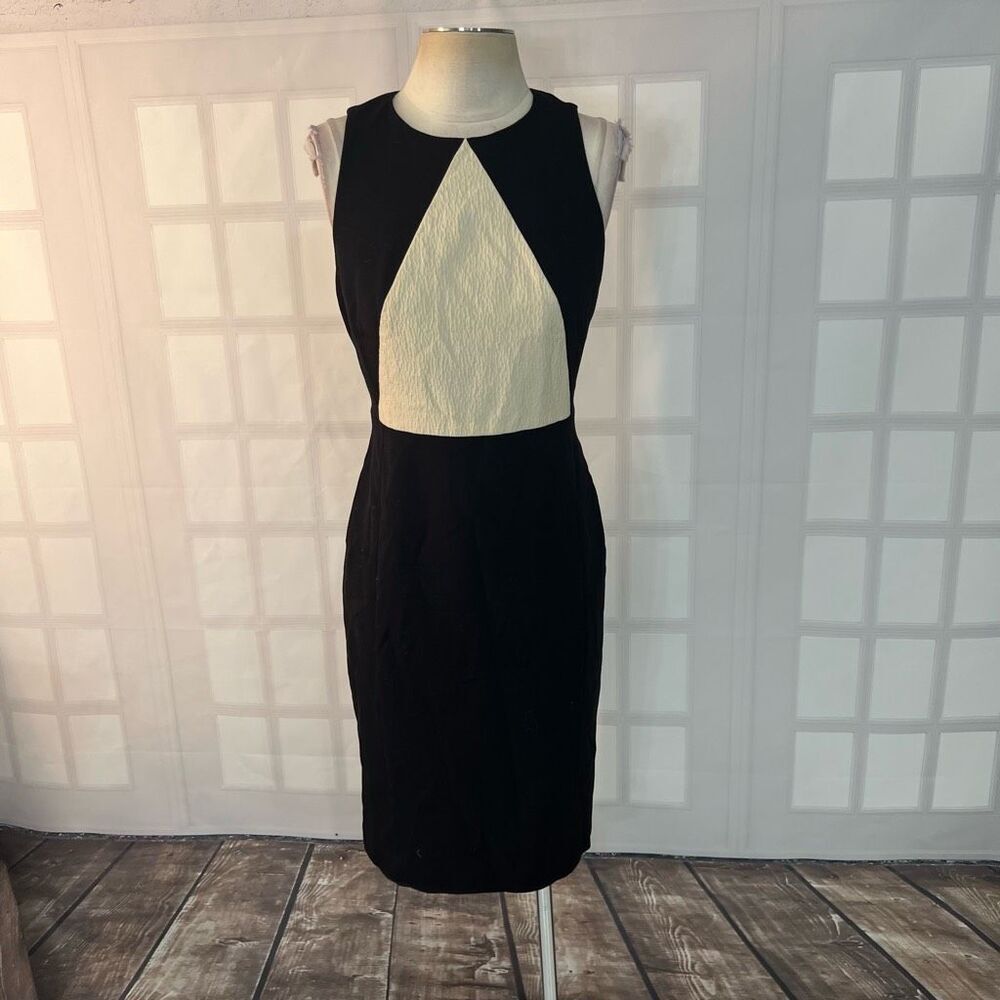 🔥5/$25 sale🔥 Classique entier black colorblock sleeveless sheath dress size 6